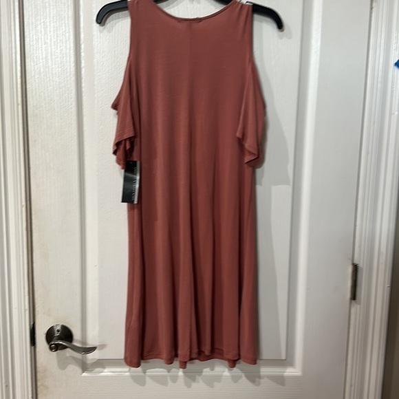 Signature, studio size S cold shoulder lace, neck, mauve dress NWT - Picture 3 of 6